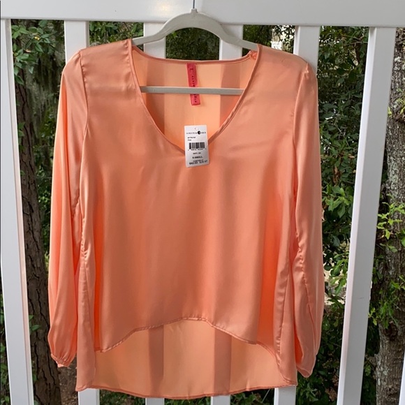 NWT XS Nordstrom Rack Beautiful Coral Color High Low Blouse with Sleeves - Picture 1 of 10